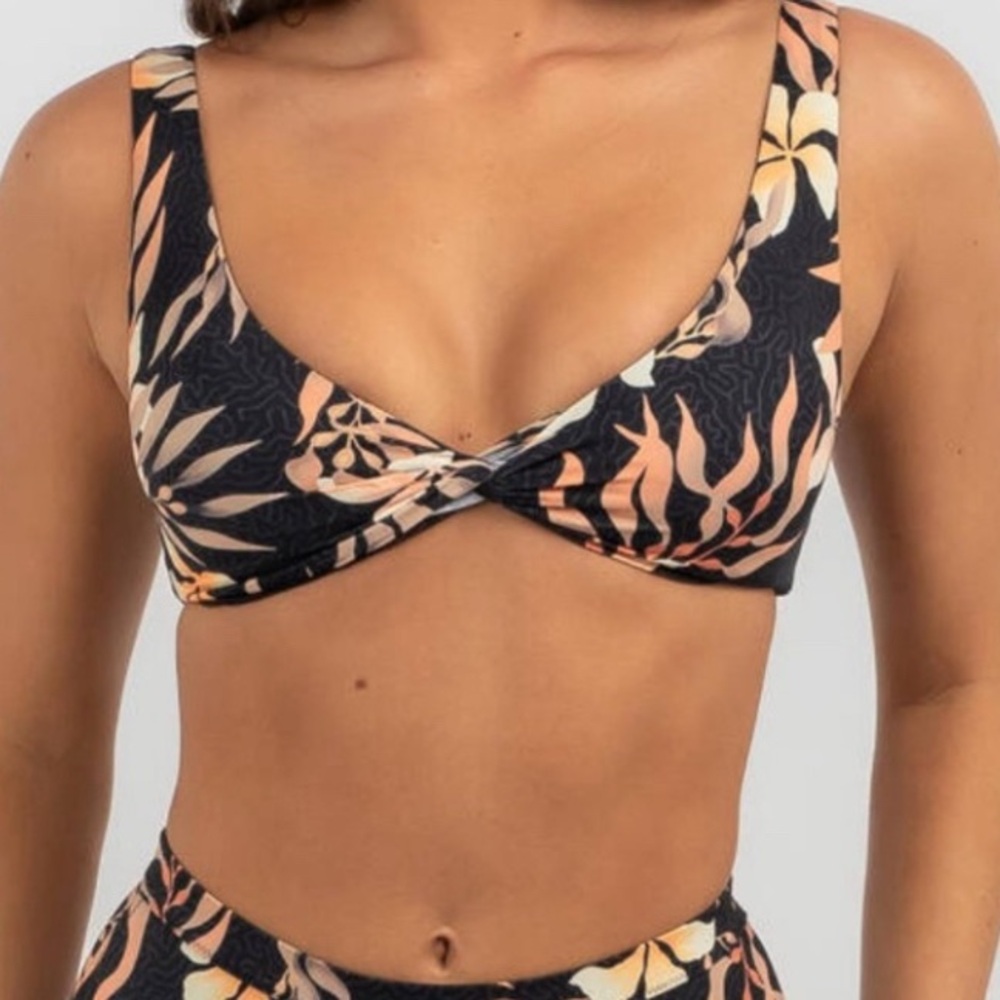 Billabong Coral Gardeners Twisted Tank Bikini Top Women’s Size XL (NWT)